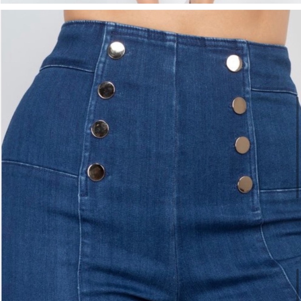 TRENDY BLUE WASH HIGH WAIST WOMEN JEANS ONLY WORN ONCE AND CLEANED - Picture 2 of 6